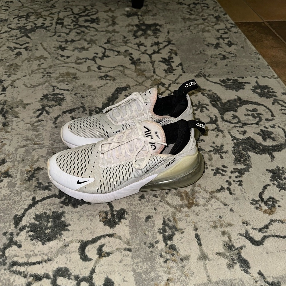 nike air max 270s size 9